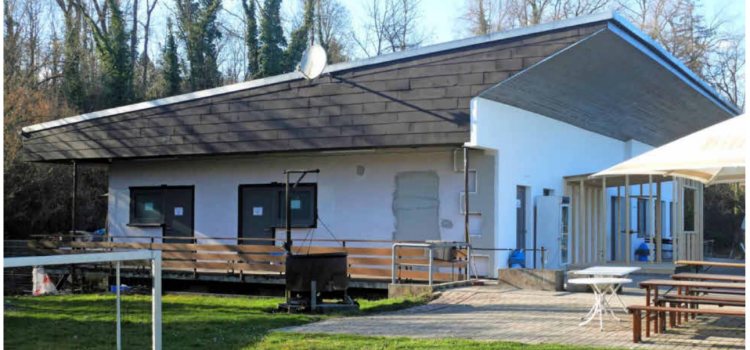 Bau der Umkleidekabinen (Bericht HSt 22.03.2025) Bau der Umkleidekabinen (Bericht HSt 22.03.2025)